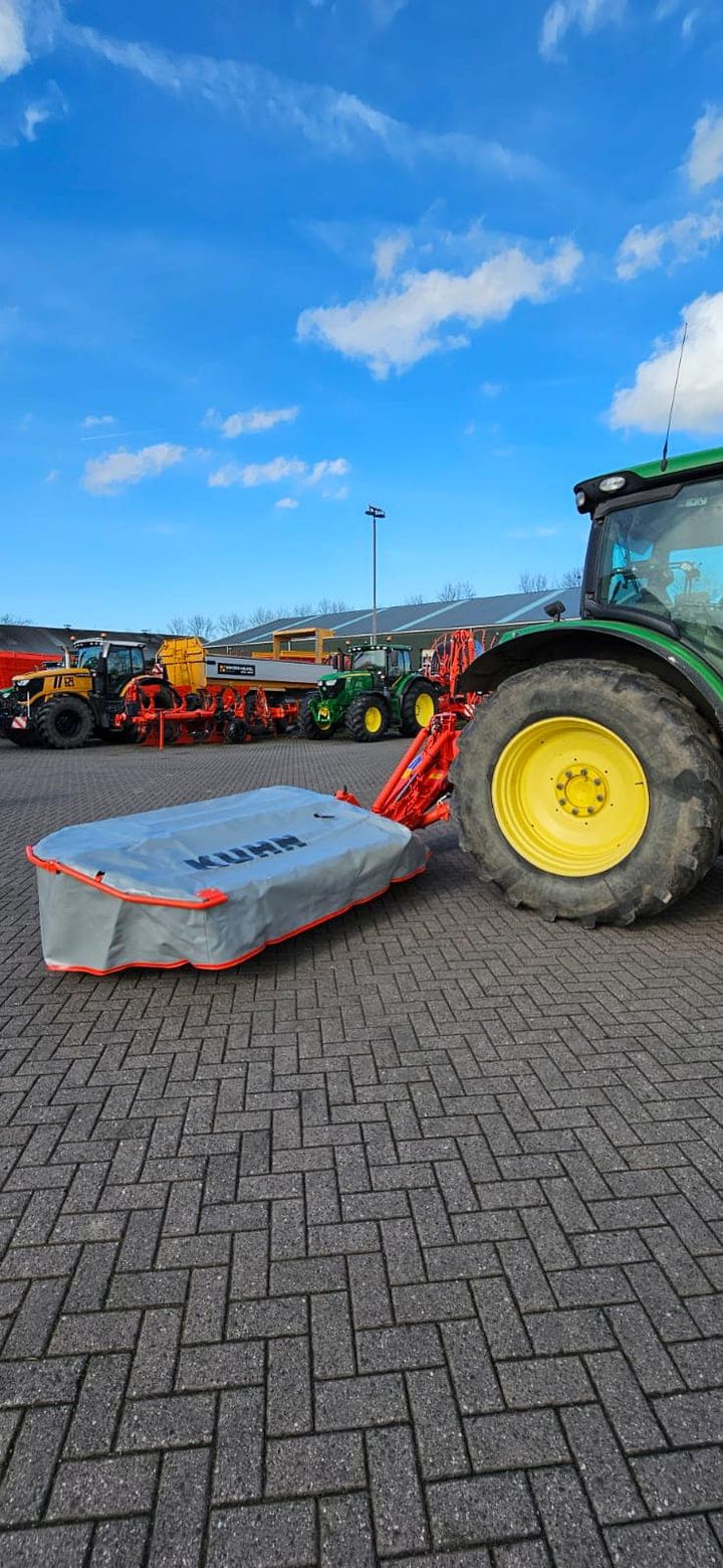  Een nieuwe Kuhn GMD 240