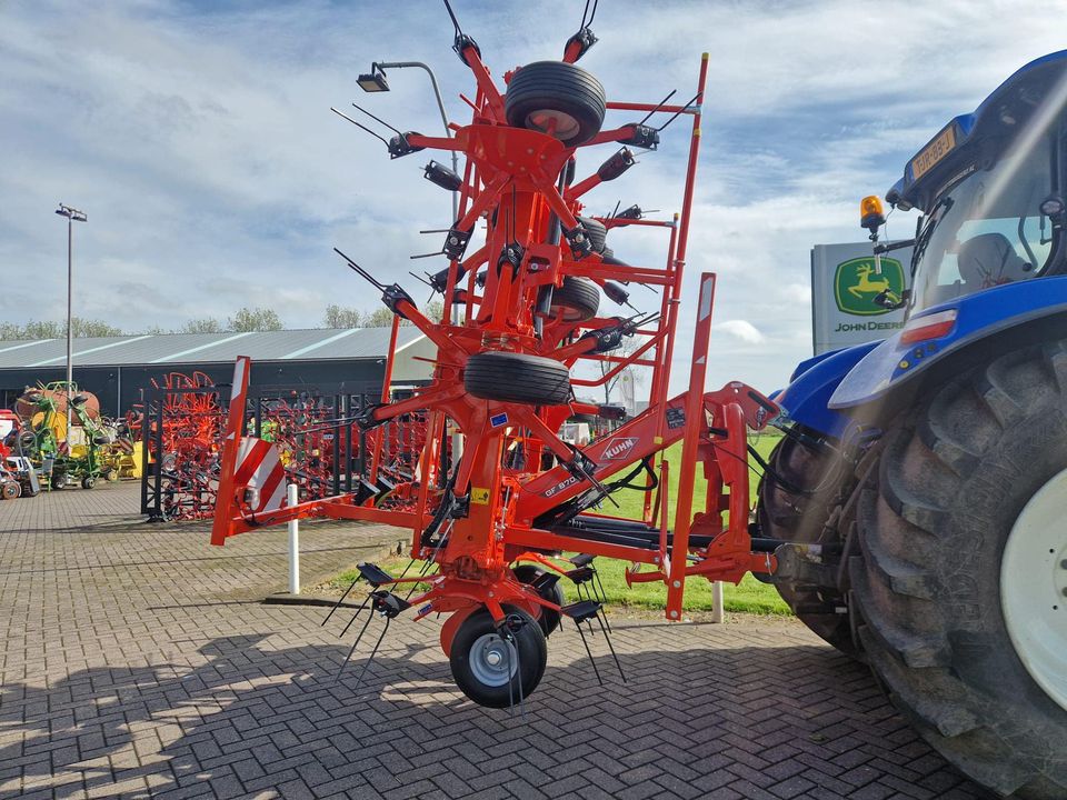  Een nieuwe Kuhn GF8703 schudder