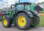 John Deere 6215R
